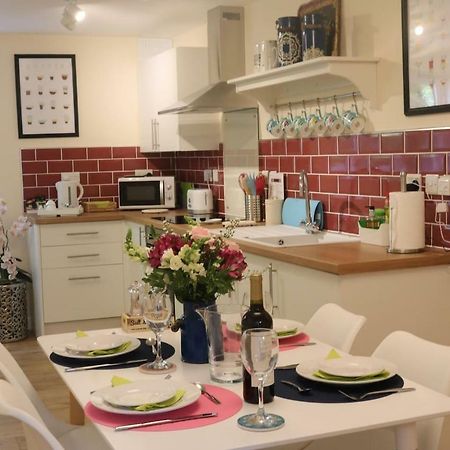 Pristine Apartment In The Centre Of Glastonbury Exteriör bild
